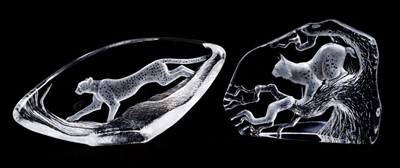 Lot 872 - Mats Jonasson glass sculpture - Cheetah (33118) signed and numbered 407/975, 33cm long, together with Royal Krona sculpture - Lynx, signed numbered 30/975 and dated 1978. (2)