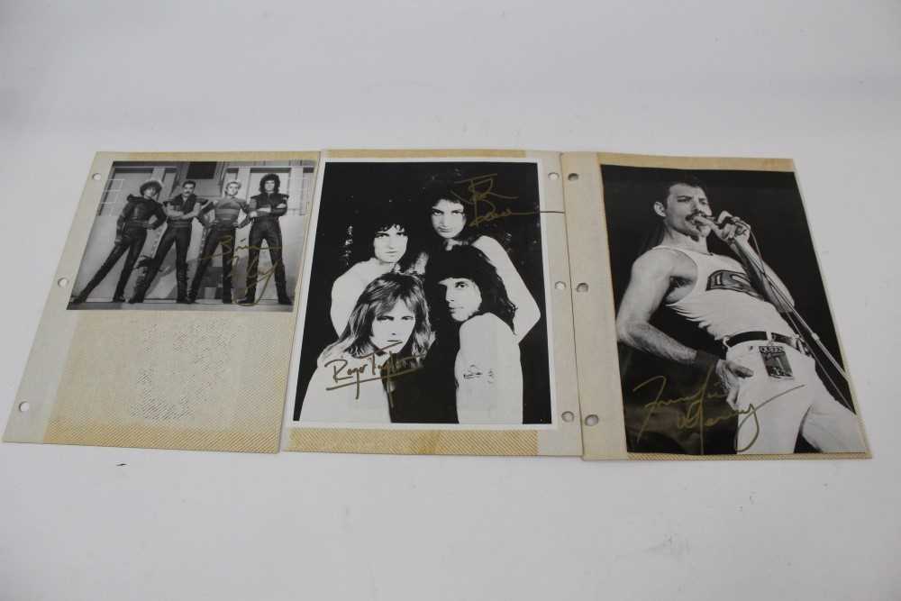 Lot 313 - Autographs Queen Freddie Mercury Roger Taylor, Brian May and John Deacon