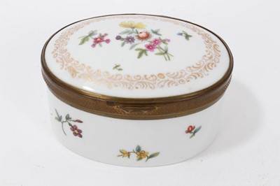 Lot 668 - 19th century Continental porcelain