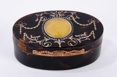 Lot 735 - Georgian tortoiseshell snuff box