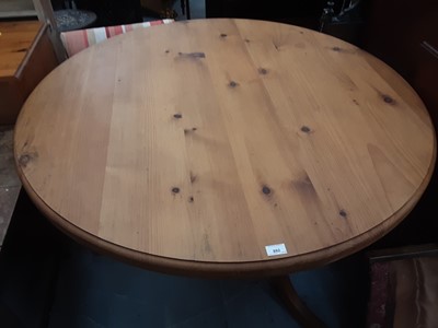 Lot 892 - Pine pedestal dining table