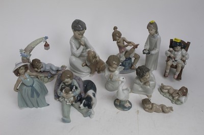 Lot 920 - Group of 11 Lladro figures