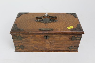 Lot 1962 - Edwardian oak cigar box with brass fittings