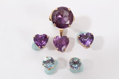 Lot 11 - 14k gold faux Alexandrite ring, heart shaped pendant and two pairs earrings