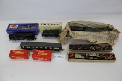 Lot 1525 - Tri-ang and other OO gauge railway boxed and unboxed together with accessories