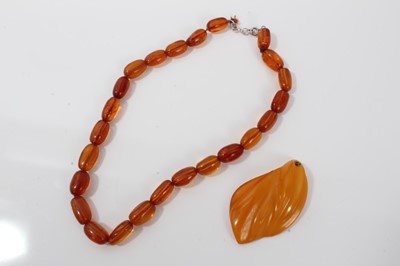 Lot 496 - Clear Amber necklace and pendant