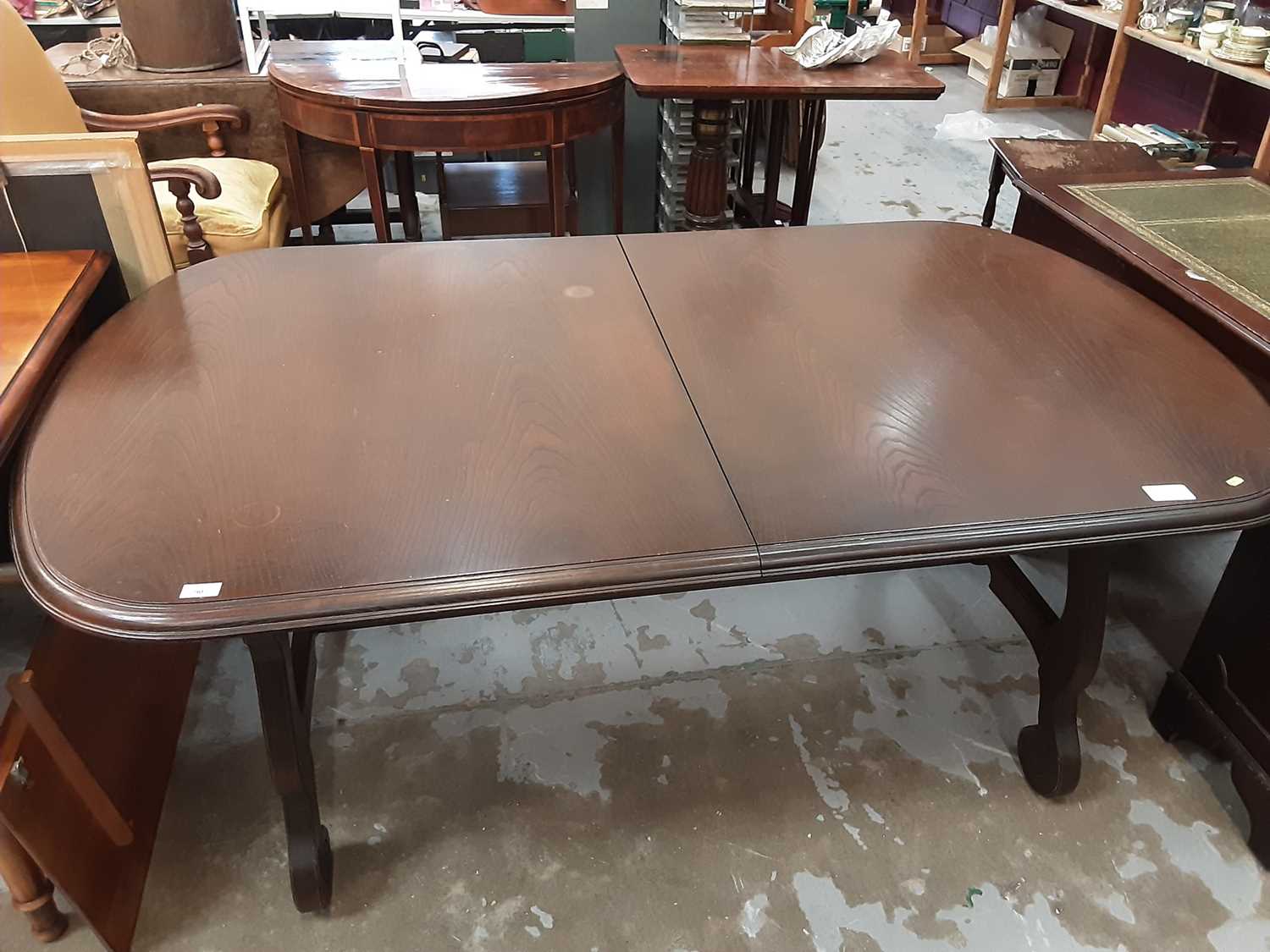 Lot 907 - Oak extending dining table with extra leaf