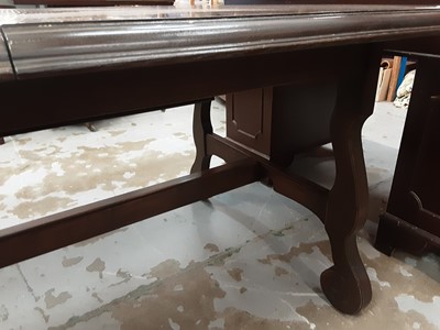 Lot 907 - Oak extending dining table with extra leaf