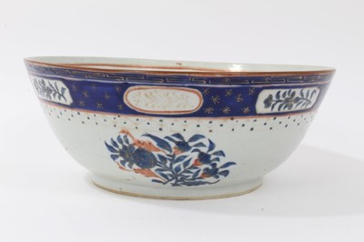 Lot 102 - Chinese porcelain bowl