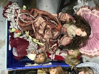 Lot 86 - Four boxes of mixed porcelain collectors dolls