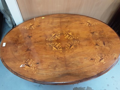 Lot 925 - Victorian walnut oval loo table with inlaid decoration