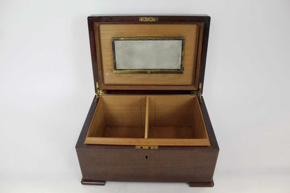 Lot 794 - Good quality figured mahogany humidor