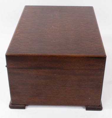 Lot 794 - Good quality figured mahogany humidor
