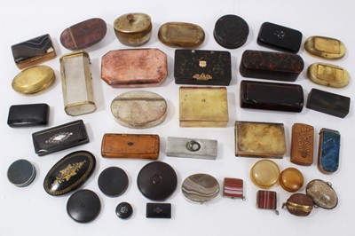 Lot 792 - Good collection of 19th century snuff boxes