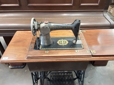 Lot 926 - Singer treadle sewing machine in walnut case