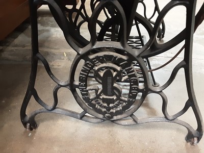 Lot 926 - Singer treadle sewing machine in walnut case