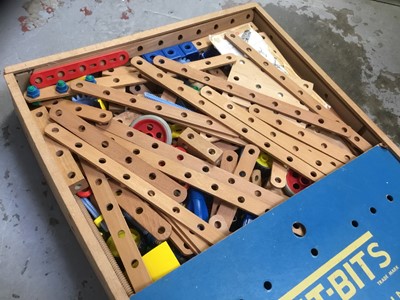 Lot 107 - Fitbits- vintage childs construction kit, in original box