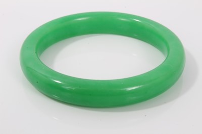 Lot 80 - Chinese green hardstone bangle, approximately 55mm diameter