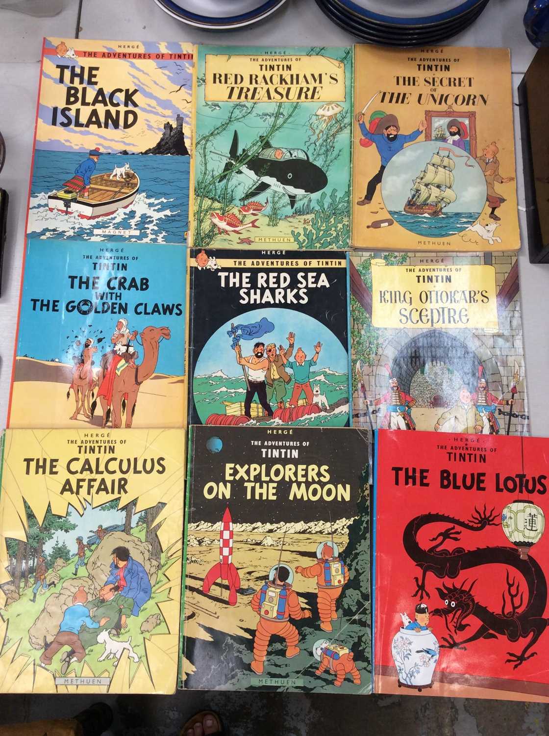 Lot 485 - Collection of Tin Tin comic books, 1960s Flight book and cigarette cards