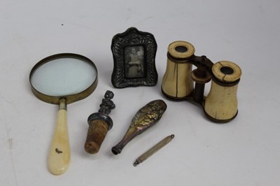 Lot 2001 - Group of sundries to include opera glasses, Japanese Shibyama magnifying glass and other items