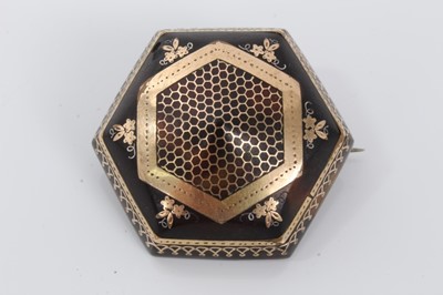 Lot 506 - 19th century tortoishell and gold piqué work brooch of pagoda shape hexagonal form, 43mm