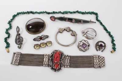 Lot 507 - Group of jewellery to include a Scottish silver agate and gem set sgian-dubh, 11cm, together with other silver jewellery and costume jewellery