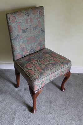 Lot 1340 - Early 18th century walnut side chair, silk damask upholstered, on cabriole legs