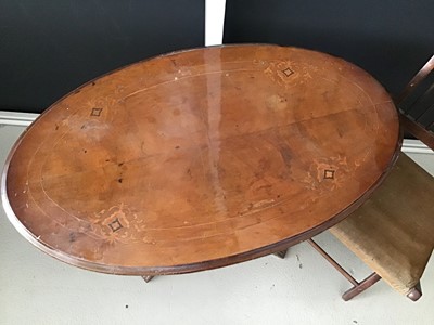 Lot 8 - Victorian mahogany loo table with oval inlaid...