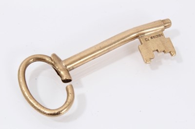 Lot 464 - 9ct gold key