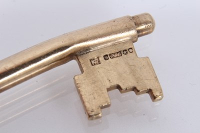 Lot 464 - 9ct gold key