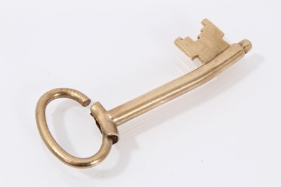 Lot 464 - 9ct gold key