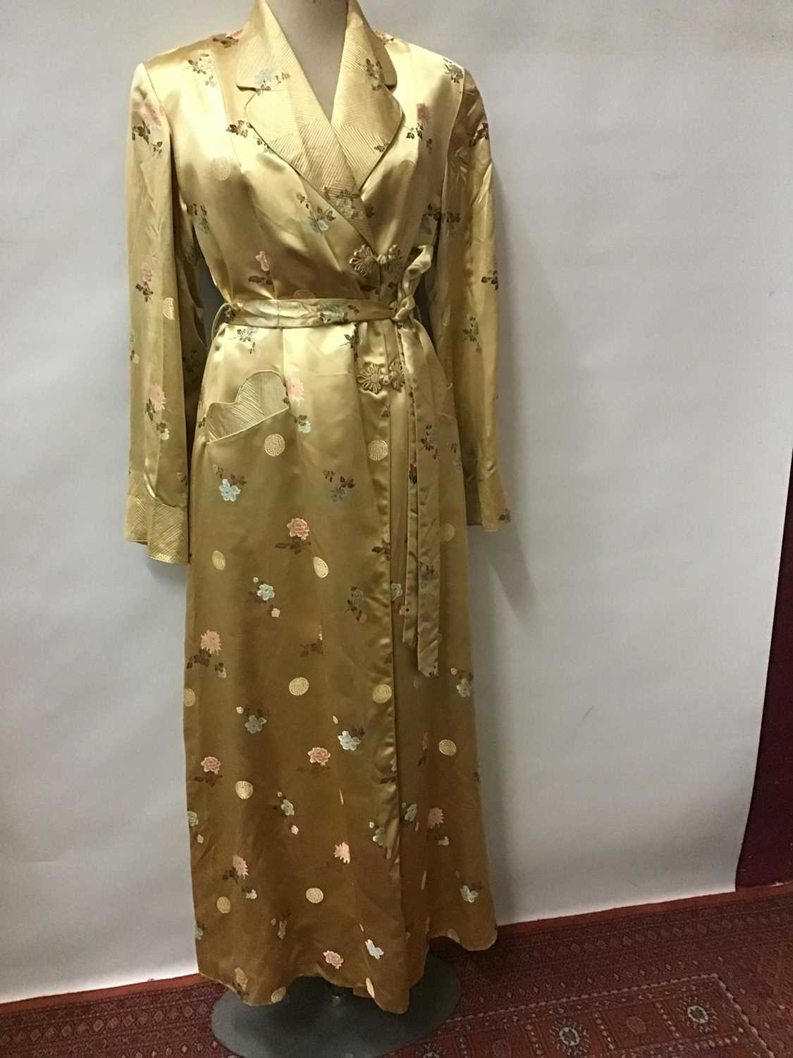 Lot 1791 Ladies Chinese vintage gold silk brocade