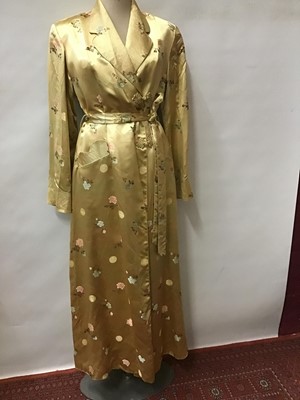 Lot 1791 - Ladies Chinese vintage gold silk brocade dressing gown. Shaped pocket flaps and traditional Chinese fabric fastening. Long length.