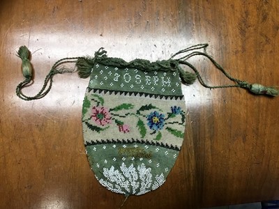 Lot 185 - Victorian beadwork purse
