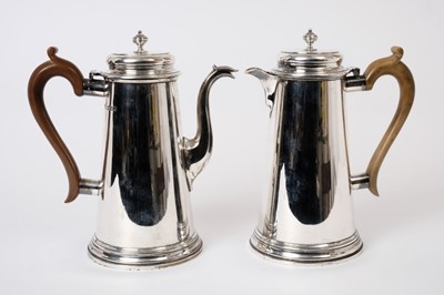 Lot 356 - Georgian style silver coffee pot and matching hot water jug