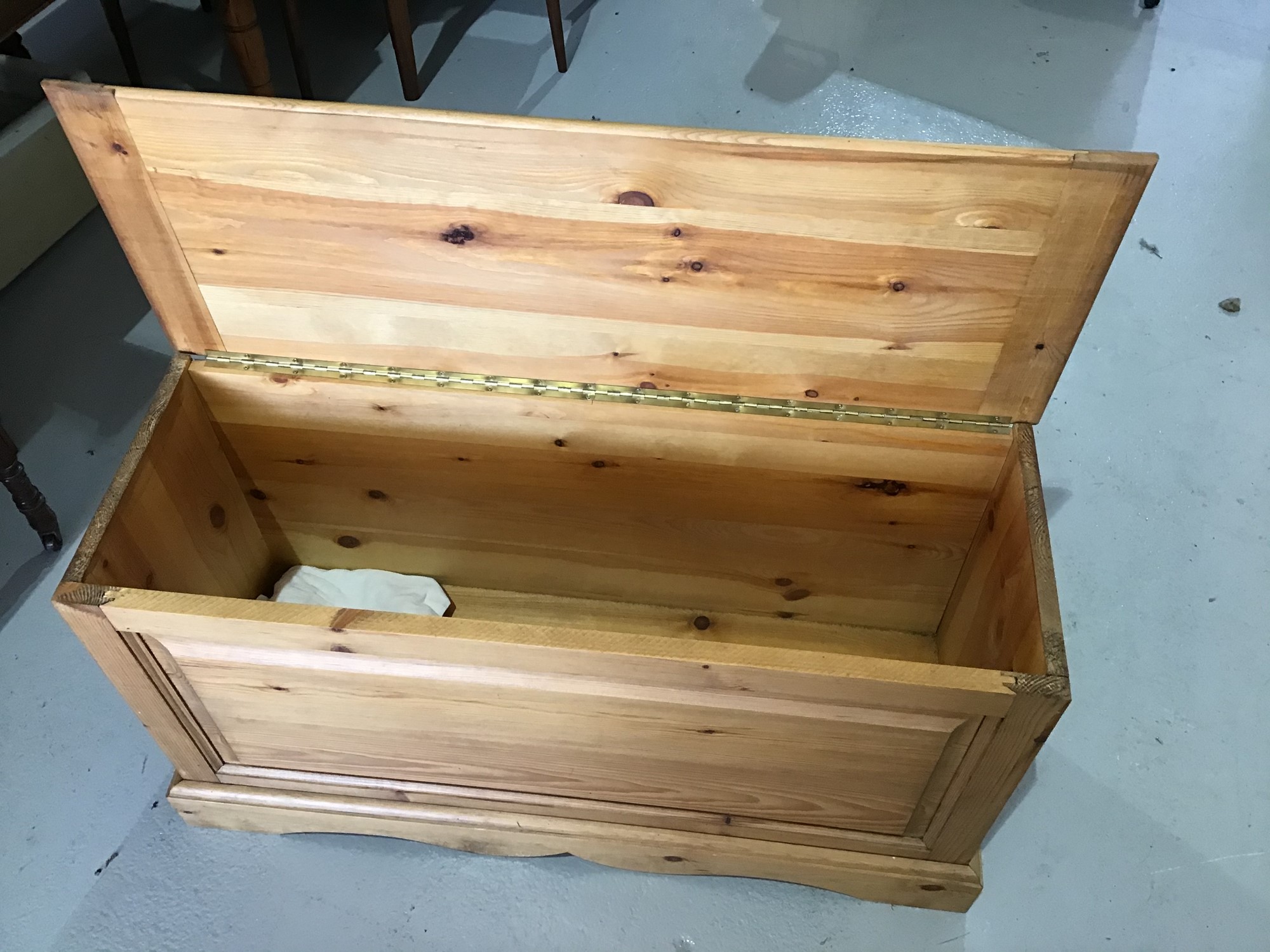 Lot 107 Pine blanket box