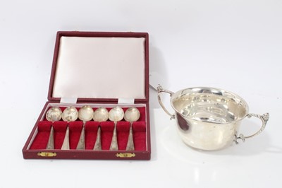 Lot 307 - Six silver tea spoons in a fitted case together with a silver two handled bowl (Birmingham 1935) (2)