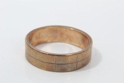 Lot 208 - 9ct gold ring