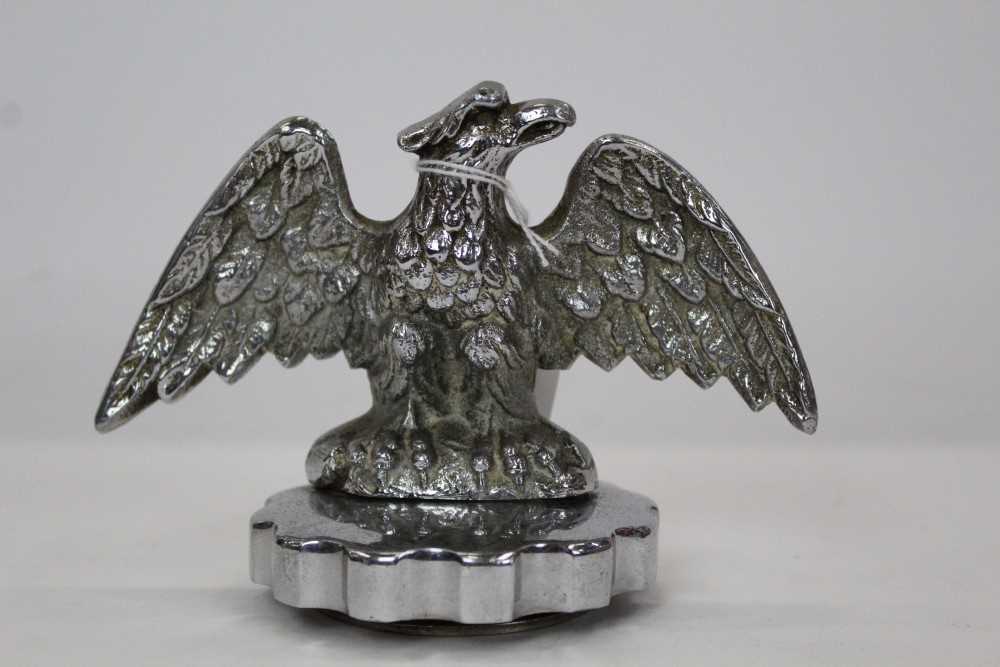 Lot 1706 - 1930s eagle car mascot on radiator cap