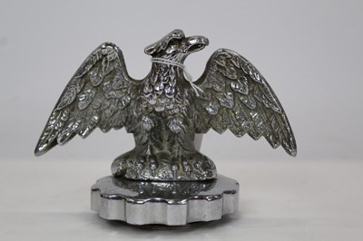 Lot 1706 - 1930s eagle car mascot on radiator cap