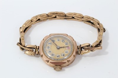 Lot 156 - Ladies vintage 9ct gold wristwatch on 9ct gold expandable bracelet