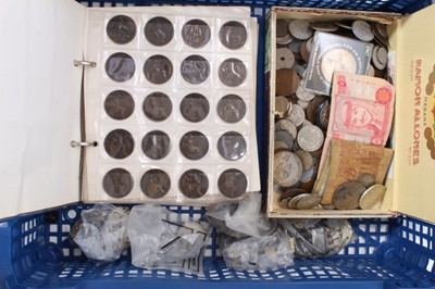 Lot 428 - World -  Mixed coinage to include G.B. George V Crowns 1935 x 2 GVF - EF & other silver issues etc (qty)