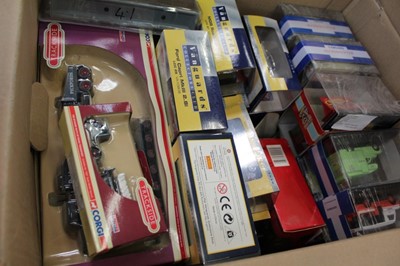 Lot 1455 - Diecast boxed selection including Vanguards, Oxford diecast, EFE, Trackside etc plus some empty boxes (qty)