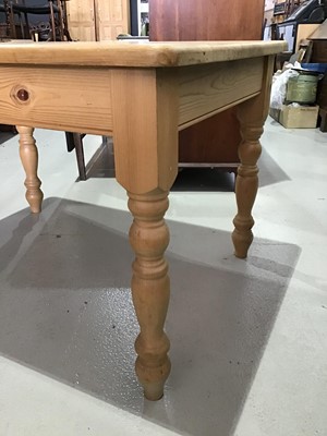 Lot 28 - Contemporary pine kitchen table on turned legs H77cm W119cm D89cm
