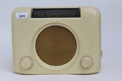 Lot 2035 - Vintage Bush radio in cream Bakelite case