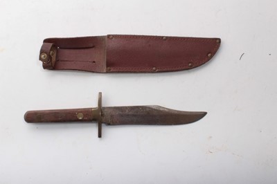 Lot 752 - Second World War Japanese Arisaka type 30 bayonet, with an unusual quillion (lacking scabbard), together with two hunting knives, a Malayan Kris and a miniature Kukri. (5)
