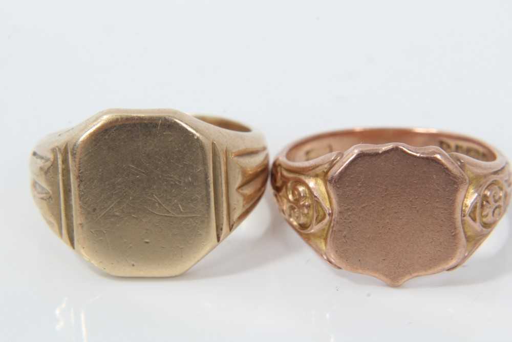 Lot 81 - Two 9ct gold signet rings