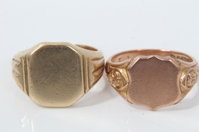 Lot 81 - Two 9ct gold signet rings