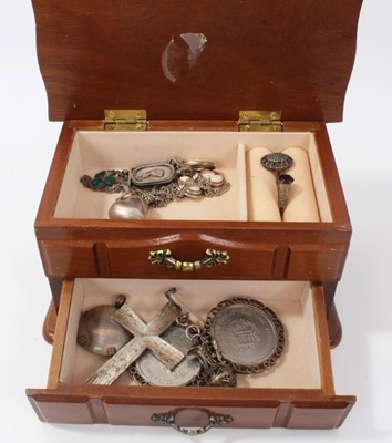 Lot 113 - Wooden jewellery box containing silver and white metal jewellery