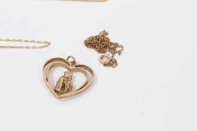 Lot 121 - Group gold and yellow metal chains and pendants